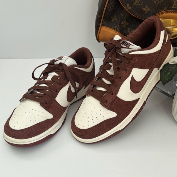 Brand New Nike Women’s Low Suade Dunk size 9 - Picture 3 of 10